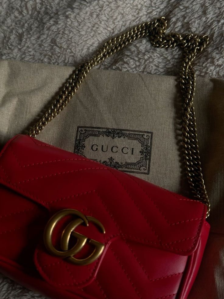 Gucci GG Marmont Super Mini Bag| Red