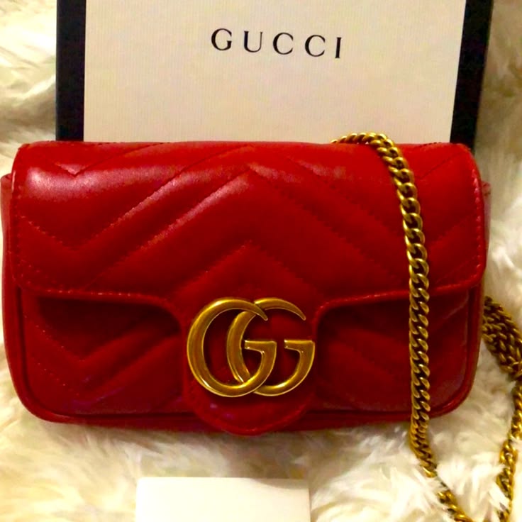 Gucci GG Marmont Super Mini Bag| Red